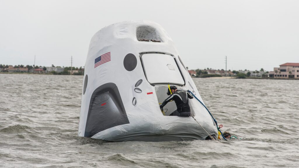 SpaceX Revealed New Dragon Landing Method without Parachute Shocked NASA's Scientists
