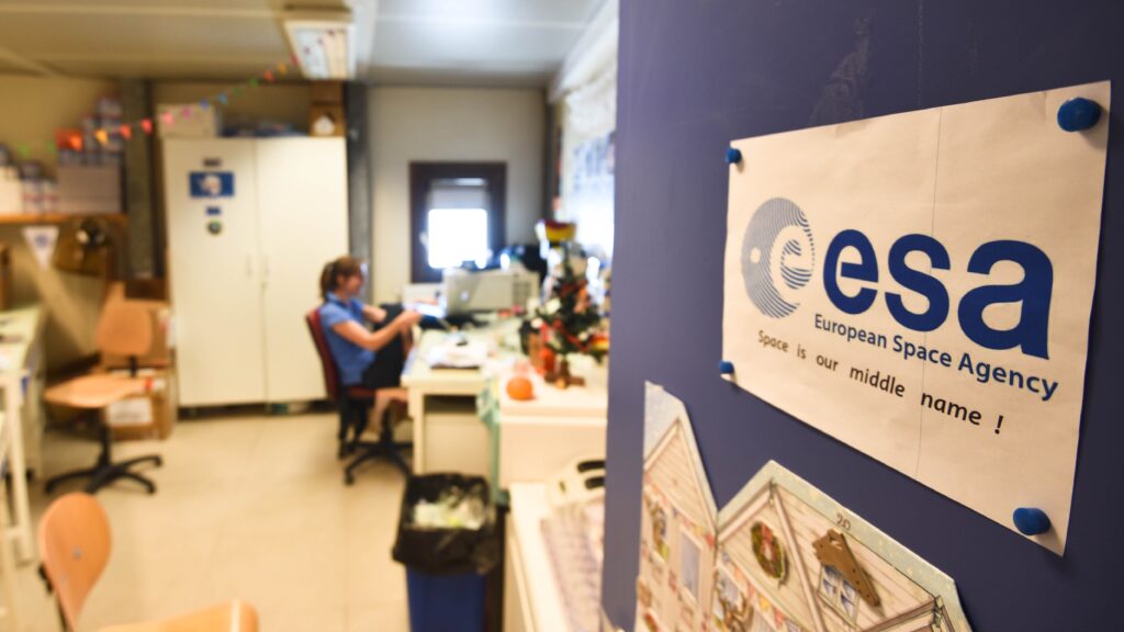 Europe's rocket to compete with SpaceX FAILED, Elon Musk Laugh