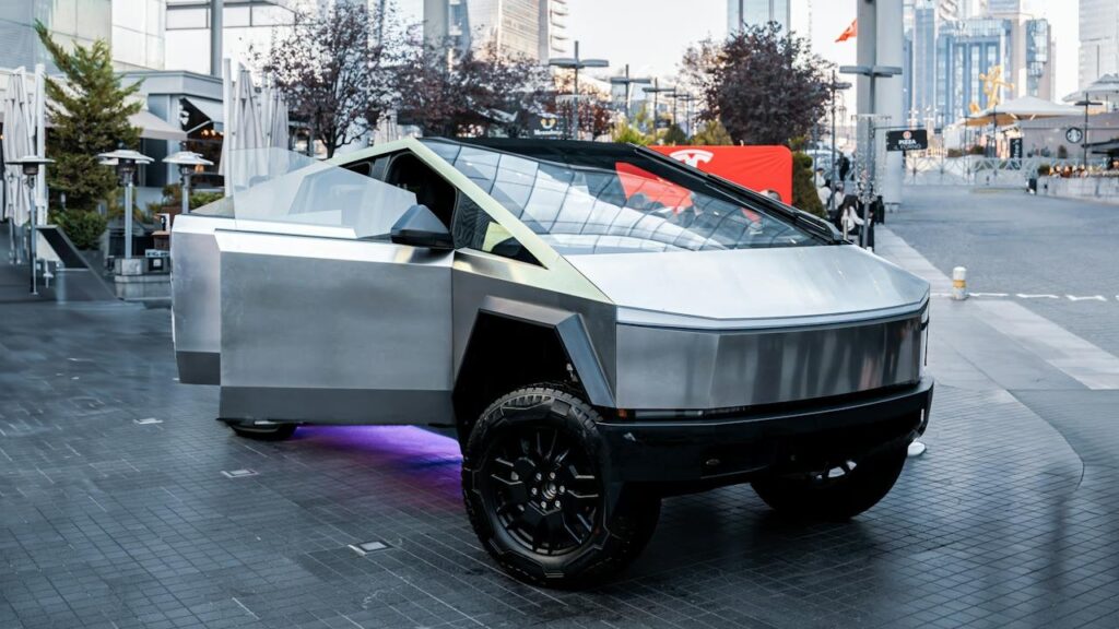 BREAKING: Elon Musk SHOCKED As Tesla Cybertruck Gets BANNED in the UK