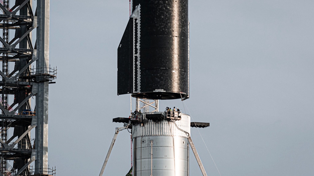 SpaceX Found Brilliant Solution for Starship Pez Dispenser Door Open in Orbit