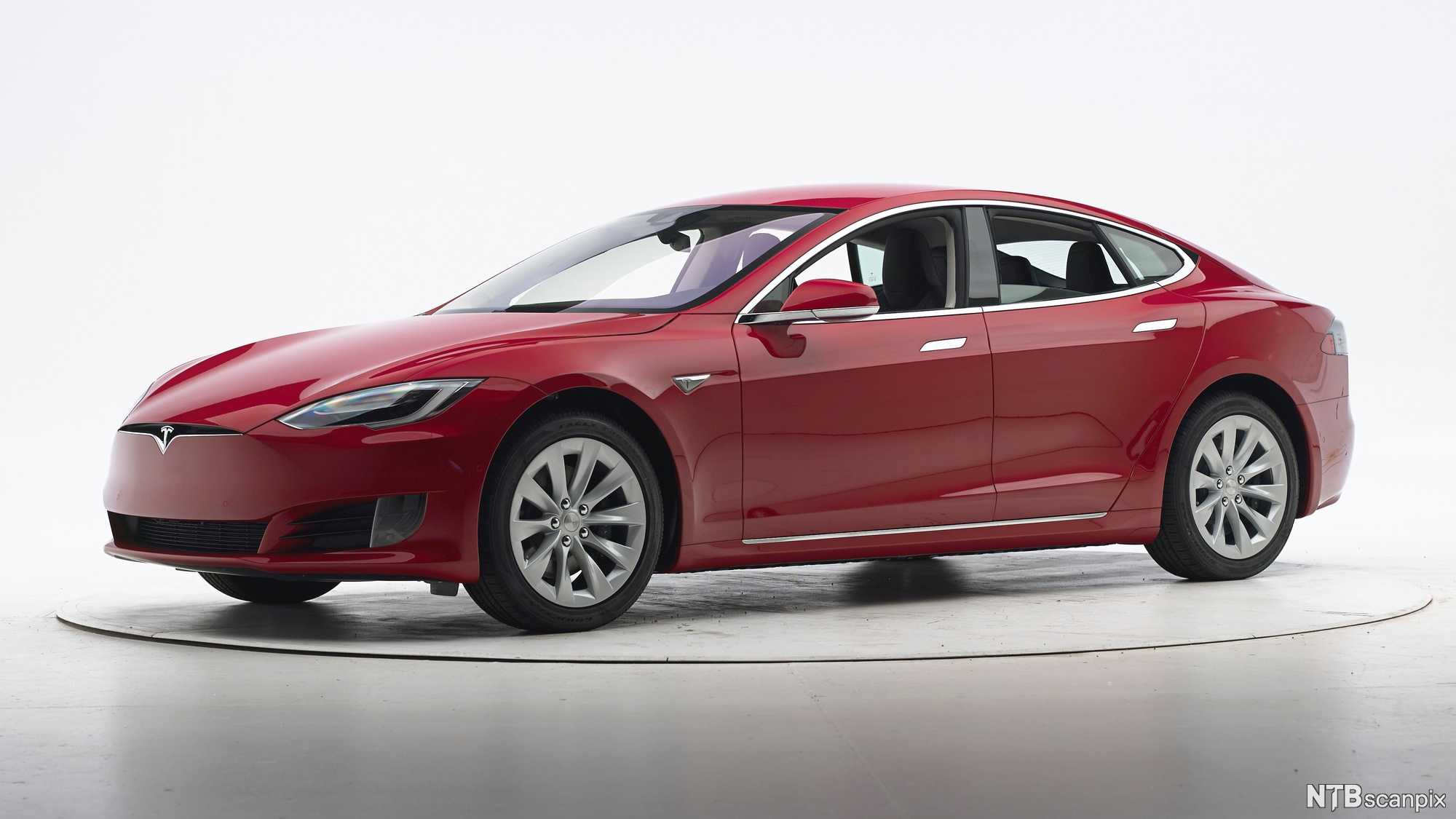 Elon Musk Announces Game-Changing Model 2's Battery: INSANE Aluminum-ion Tech Revealed for 2026