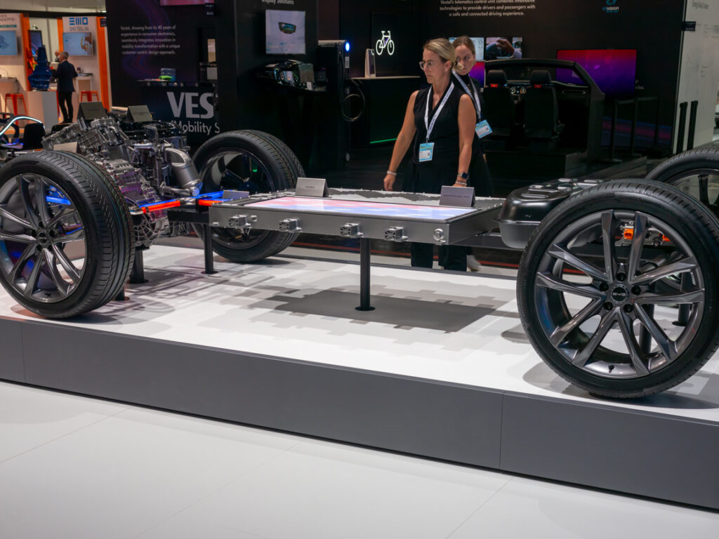 2025 Tesla Super Aluminum-ion Battery