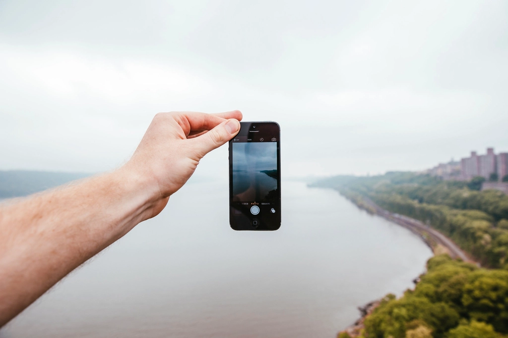 Elon Musk's $179 Tesla Pi Phone: FREE Starlink & Premium LOOK