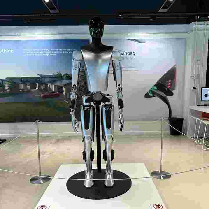 Elon Musk Announces "Sales Opening Time" Tesla Bot Gen 3