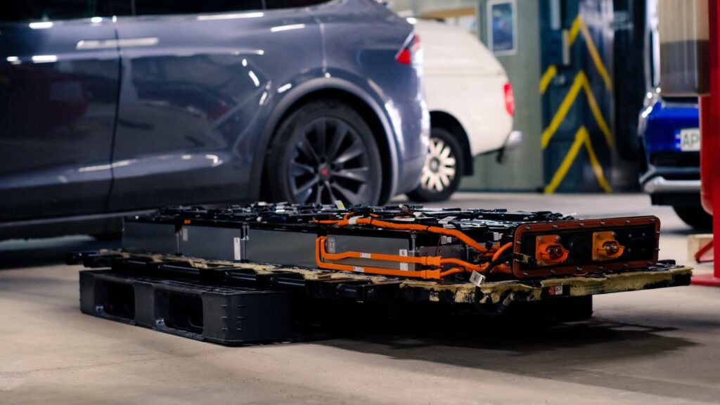 World’s First EV Battery Claims 1,000 Miles and 4-Minute Charging