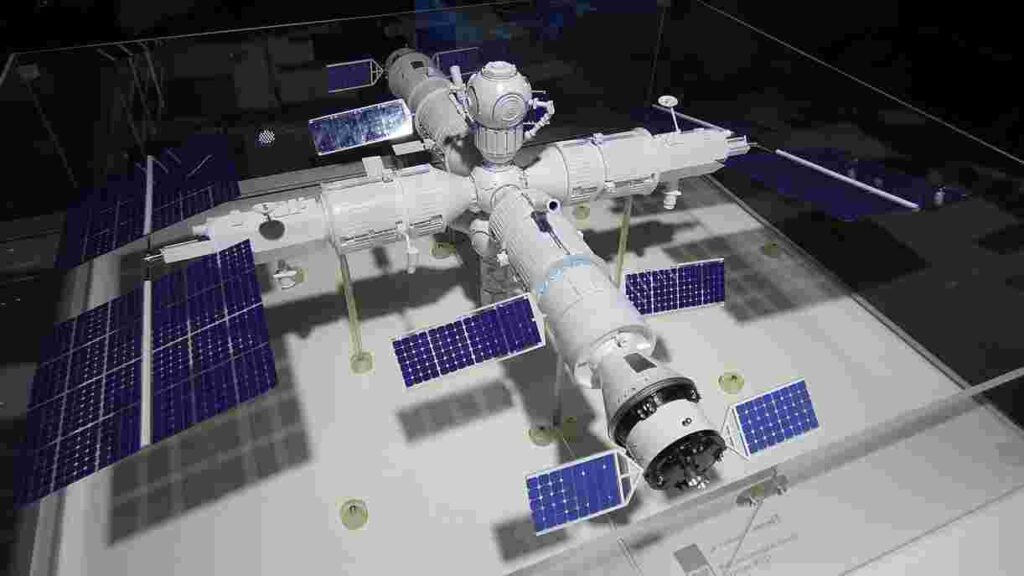 SpaceX New Space Stations