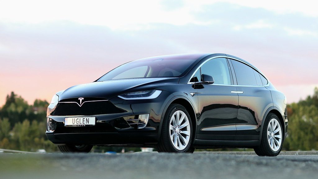 New Tesla Model 2 Senior Edition ALUMINUM-ION $25K 12-min charge + 1.8M km battery life