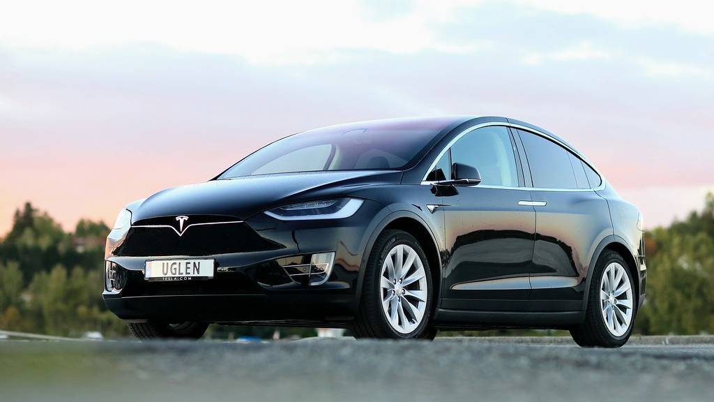 Tesla Model 2 2026 Senior Edition $20–25K: Outer Crash Pods Spare $15–20K Pack + Anti-Rust Panels