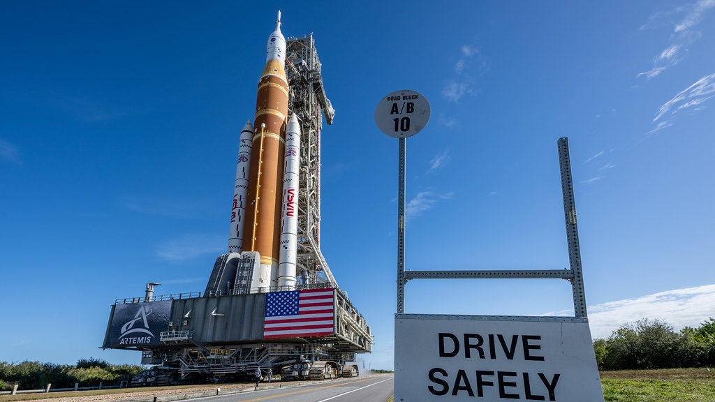 Elon Musk's UNBELIEVABLE Moon Base Plan after Artemis 2 Revealed, Like never before