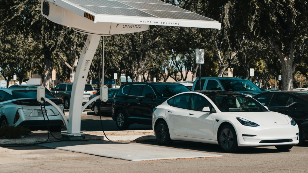 New Tesla Battery 2027 Sodium-Ion 9-Min LFP, 5,000 Cycles, 90% After 10 Years