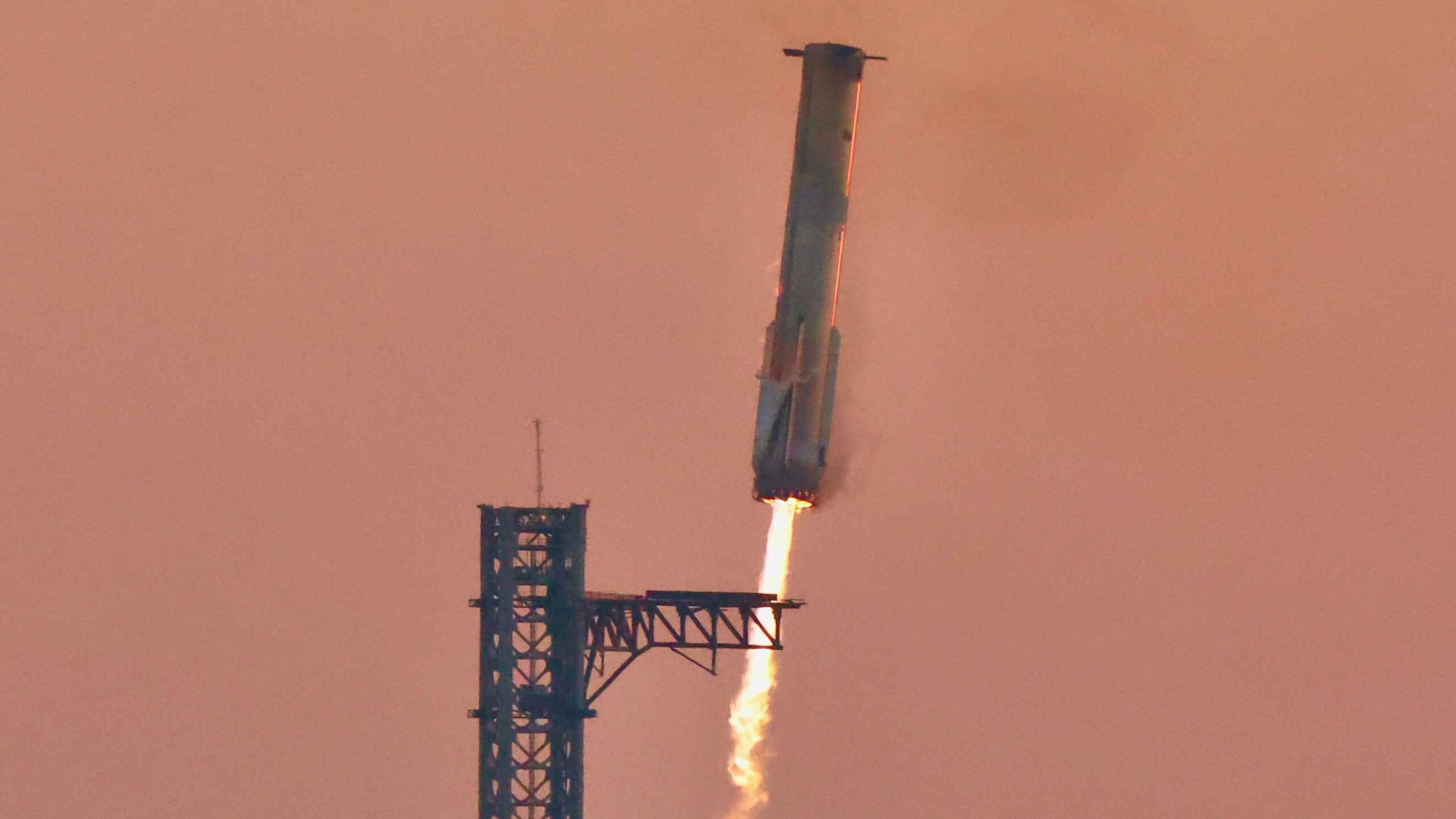 SpaceX's Much Safer Way to Land Starship on the Moon Shocked NASA