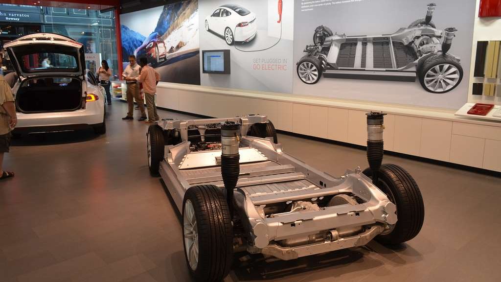Elon Musk's New Tesla Battery Prototype "CRYOCELL" Shocks the Industry: 2,000km Range & 1 Min Charge