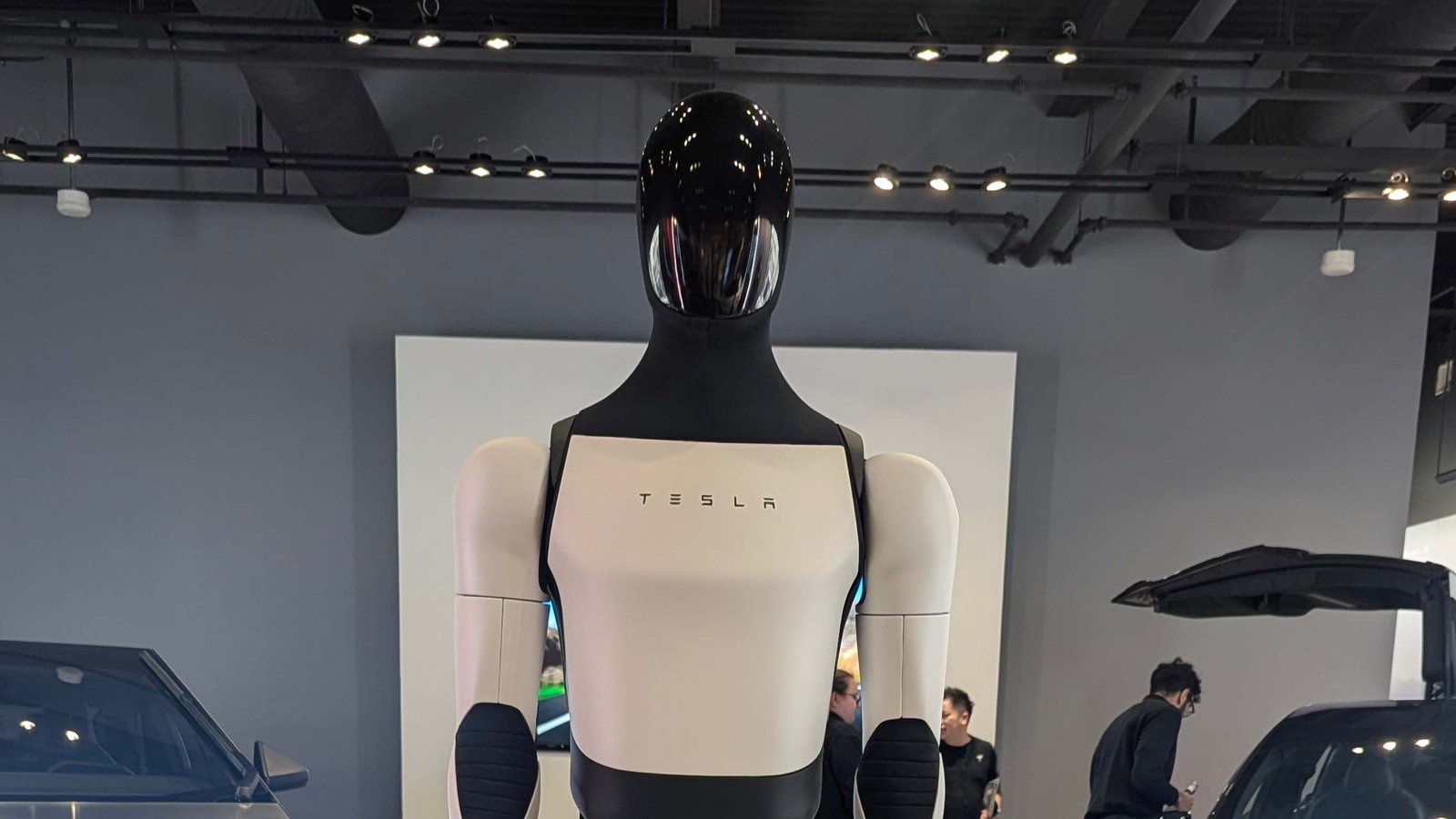 Elon Musk Confirms Tesla Bot Gen 3 Has A Few BUGS