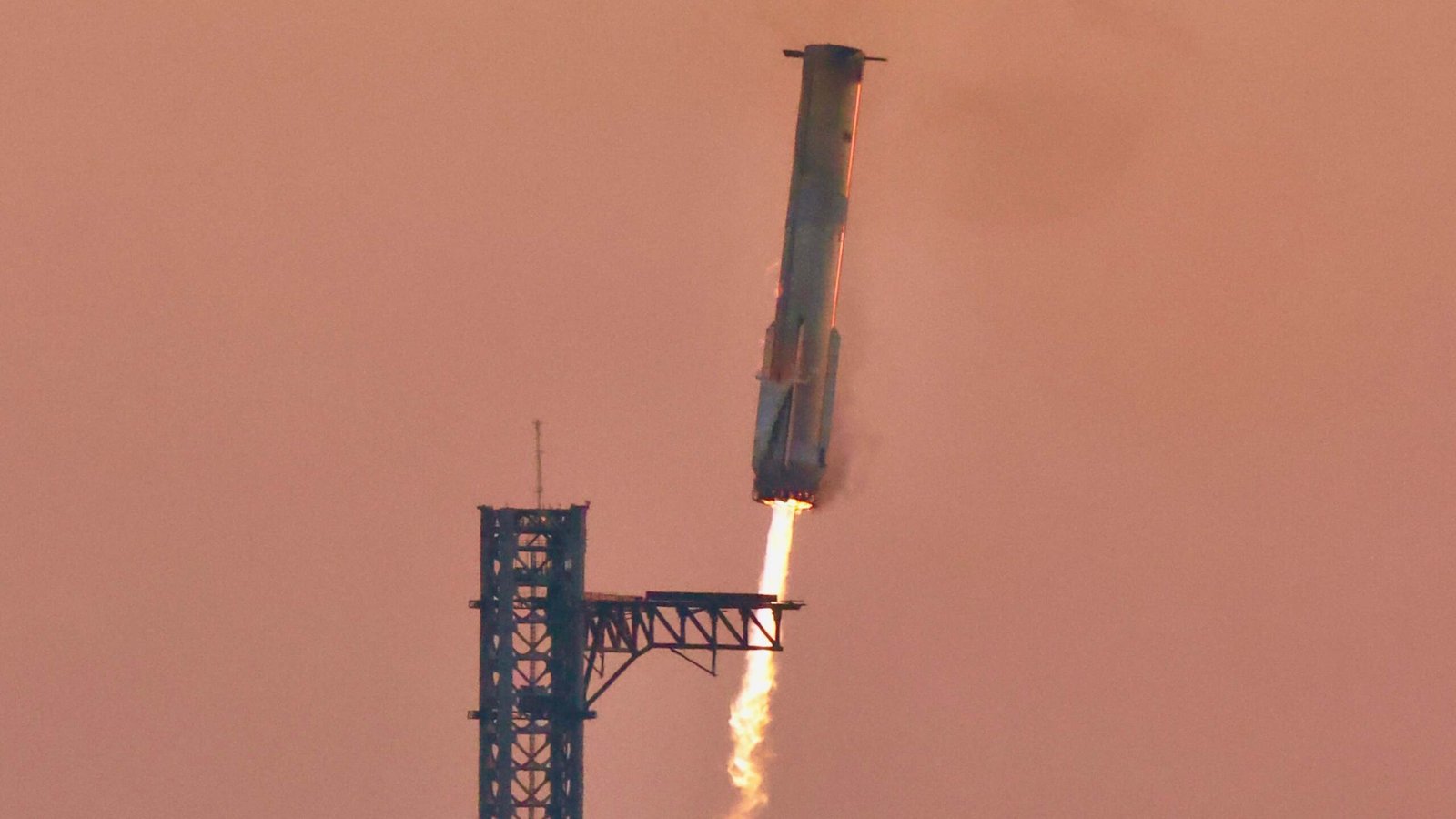Elon Musk's Much Easier Way to Refuel Starship on the Moon