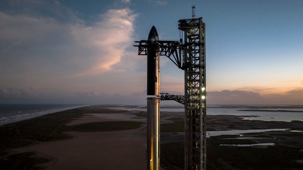 NASA Reveals Starship Flight 14 NEW Schedule and S40 Recovery Trouble Update
