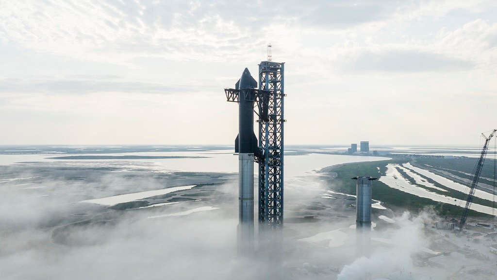 SpaceX Loaded S40 onto the Forte vessel & Began Return to Starbase
