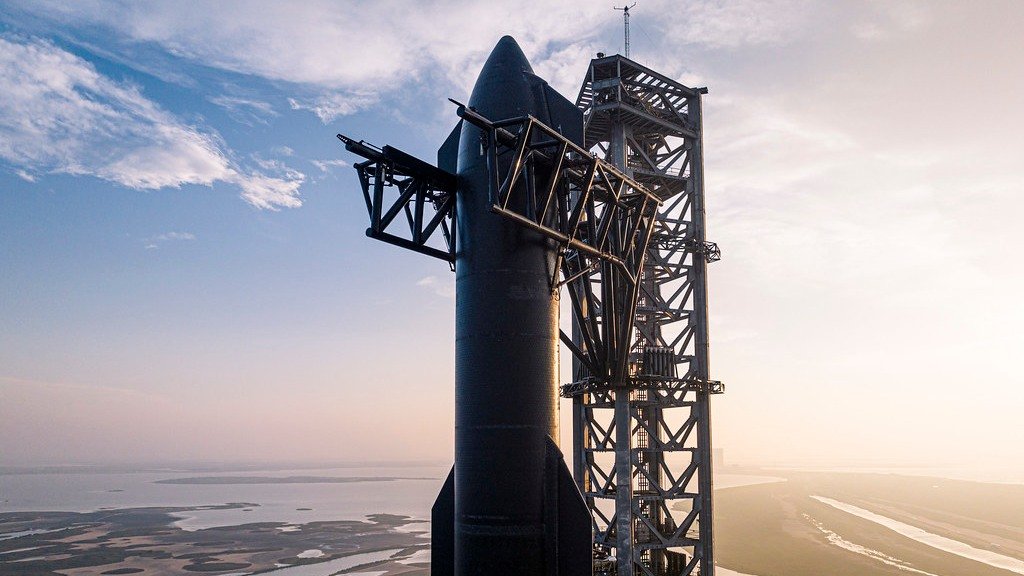 SpaceX's new Starship HLS Interior Design to Land on the Moon in 2028, but Super Heavy Booster