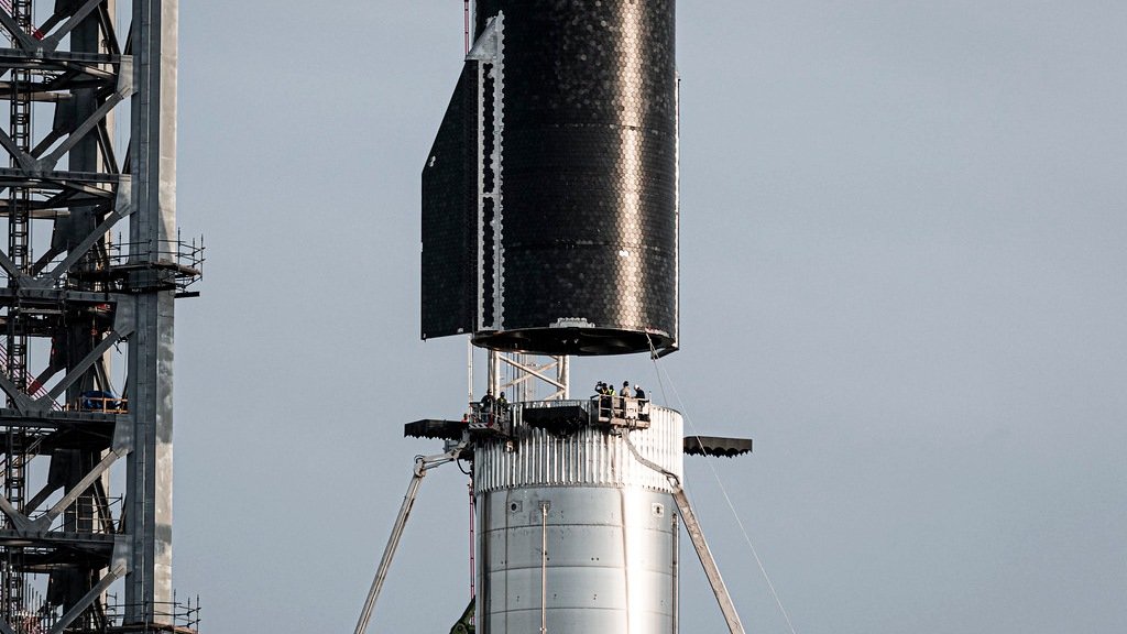 The Genius Reason Why SpaceX Deleted A Grid Fin
