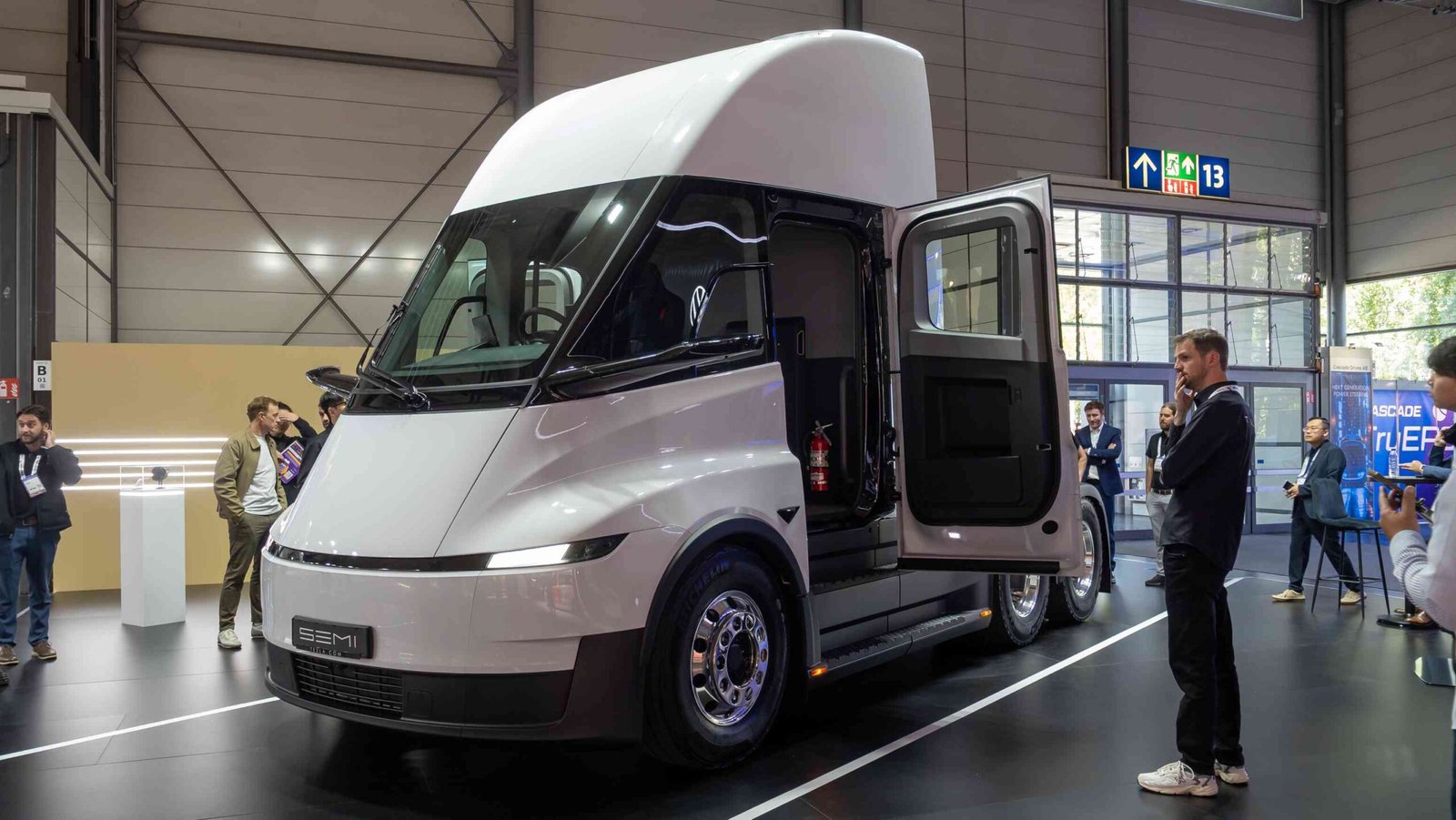 NEW Tesla Semi Amazing Ramping & HUGE Upgrade Inside
