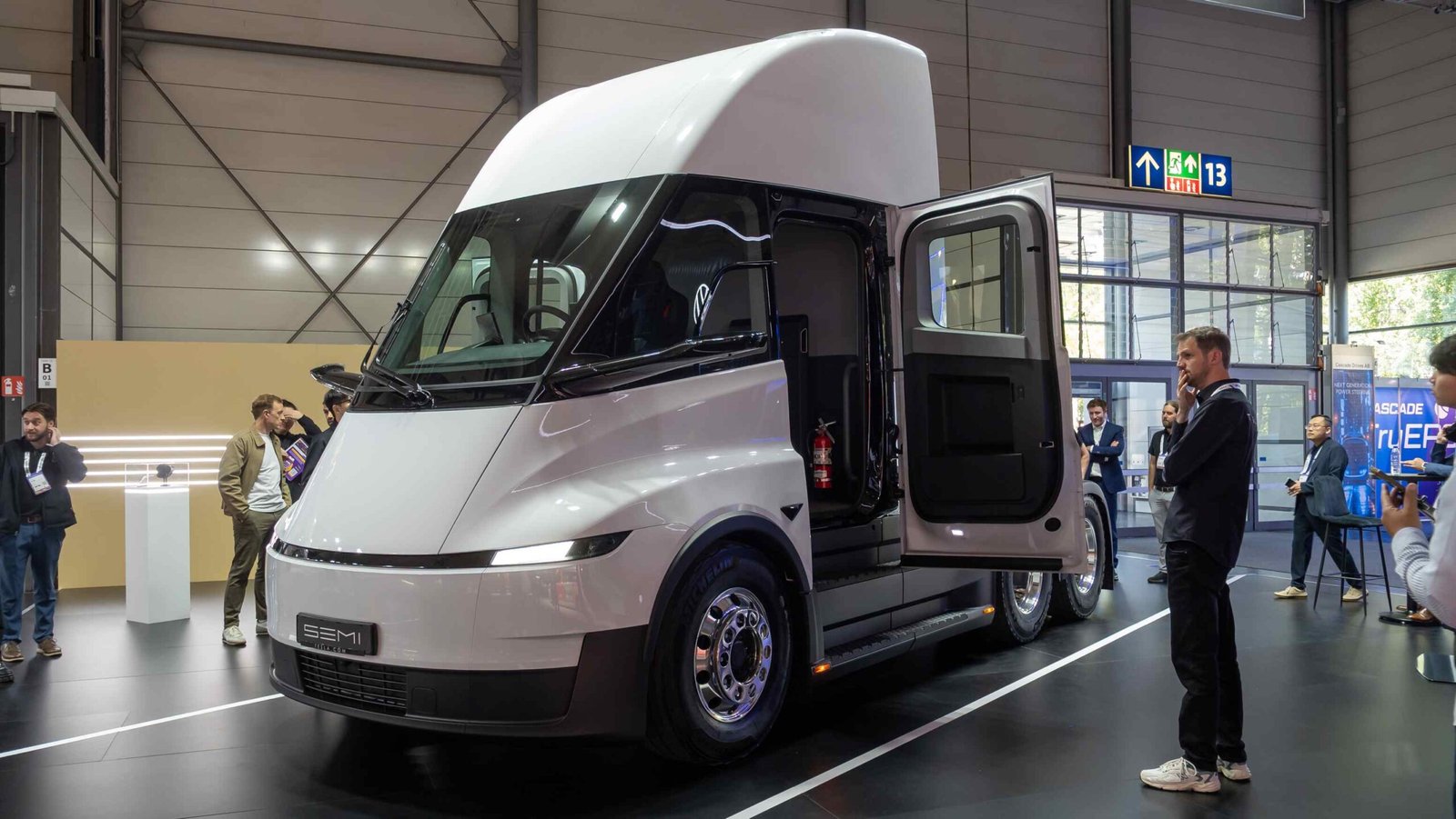 A New Upgraded Tesla Semi 2.0 Just LEAKED From Elon Musk’s Factory